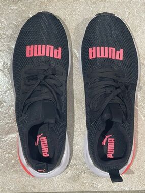 Puma Black Womens Knit Sneakers with Pink Logo and White Midsole